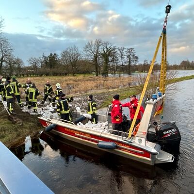 Deichsicherung vom Wasser aus