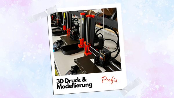 Grafik zum herbst-Ferienprogramm zum Thema "3D Druck und Modellierung". Zu sehen sind mehrere 3D-Drucker nebeneinander.