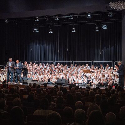 Kinderchor auf B&uuml;hne