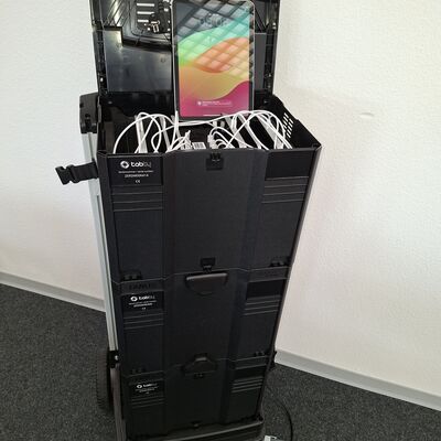 3 Koffer zum Laden mit entsprechend vielen iPads