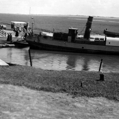 Anleger Petkum mit der fr&uuml;heren Dampff&auml;hre anno 1950